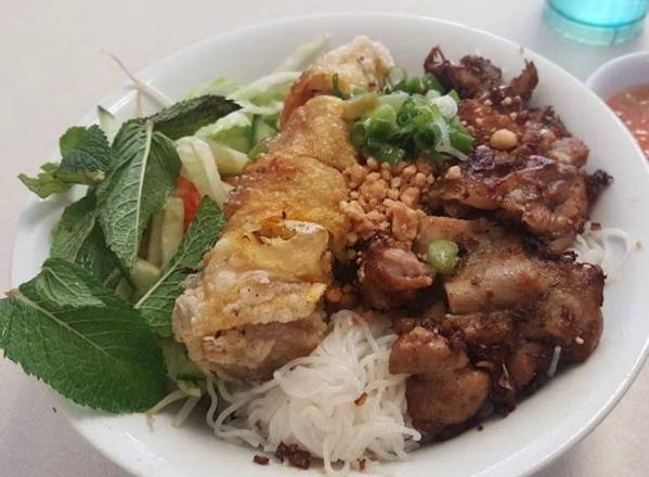 80A. Spring Roll and Grilled Chicken with Vermicelli 燒雞春卷檬